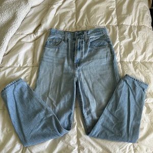 BNWOT Levi’s High-Loose Taper Dad Jeans